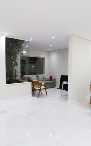 Casa à venda com 300m², 4 quartos e 6 vagasSala