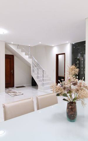 Casa à venda com 300m², 4 quartos e 6 vagasSala