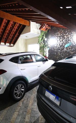 Casa à venda com 300m², 4 quartos e 6 vagasGaragem