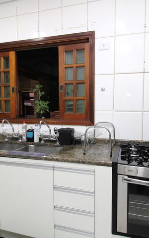Casa à venda com 300m², 4 quartos e 6 vagasCozinha