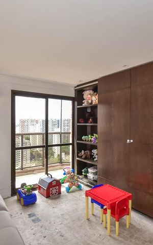 Apartamento à venda com 591m², 4 quartos e 5 vagas Apartamento à venda com 591m², 4 quartos e 5 vagasSala de Tv da Cobertura
