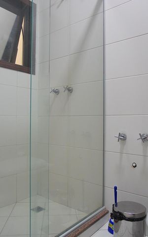 Casa à venda com 330m², 5 quartos e 4 vagasBanheiro da Suíte 1