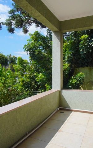 Casa à venda com 330m², 5 quartos e 4 vagasQuarto 3- Varanda
