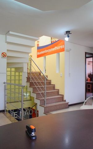 Casa à venda com 330m², 5 quartos e 4 vagasSala