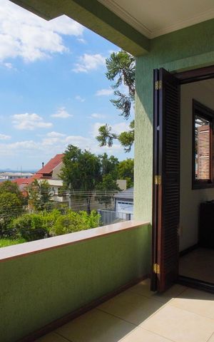 Casa à venda com 330m², 5 quartos e 4 vagasQuarto 4 Varanda - Segundo Andar