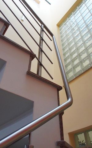 Casa à venda com 330m², 5 quartos e 4 vagasEscada - Segundo Andar
