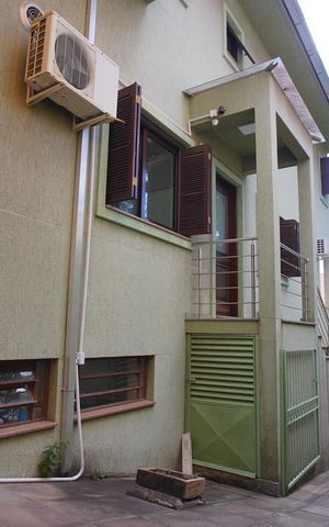 Casa à venda com 330m², 5 quartos e 4 vagasQuintal - Lateral