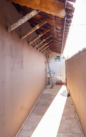 Casa à venda com 250m², 4 quartos e 2 vagas Casa à venda com 250m², 4 quartos e 2 vagasVaranda