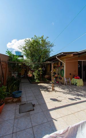 Casa à venda com 300m², 6 quartos e 3 vagas Casa à venda com 300m², 6 quartos e 3 vagasÁrea comum