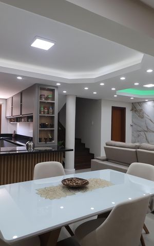 Casa à venda com 246m², 3 quartos e 2 vagasSala