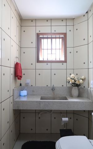 Casa à venda com 246m², 3 quartos e 2 vagasLavabo