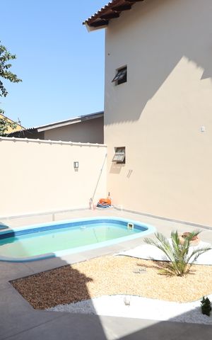 Casa à venda com 246m², 3 quartos e 2 vagasÁrea externa