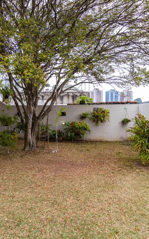 Casa à venda com 478m², 4 quartos e 10 vagas Casa à venda com 478m², 4 quartos e 10 vagasÁrea comum