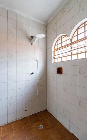 Casa à venda com 478m², 4 quartos e 10 vagas Casa à venda com 478m², 4 quartos e 10 vagasBanheiro