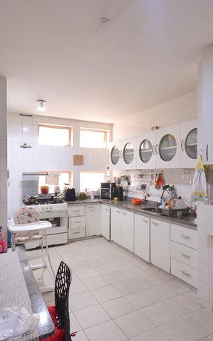 Apartamento à venda com 360m², 4 quartos e 2 vagas Apartamento à venda com 360m², 4 quartos e 2 vagasCozinha