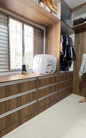 Casa à venda com 200m², 4 quartos e 2 vagasCloset dos quartos