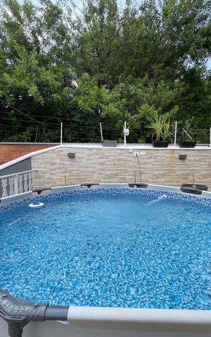 Casa à venda com 200m², 4 quartos e 2 vagasPiscina