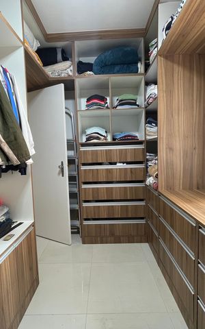 Casa à venda com 200m², 4 quartos e 2 vagasCloset dos quartos