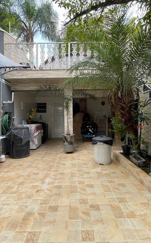 Casa à venda com 200m², 4 quartos e 2 vagasQuintal