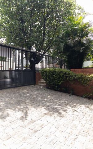 Casa para alugar com 600m², 4 quartos e 5 vagas Casa para alugar com 600m², 4 quartos e 5 vagasEntrada da Garagem