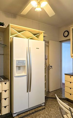 Apartamento à venda com 152m², 3 quartos e 2 vagas Apartamento à venda com 152m², 3 quartos e 2 vagasCozinha