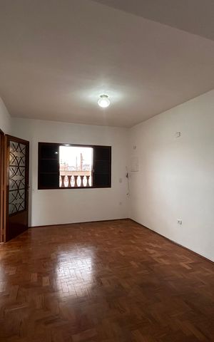 Casa para alugar com 200m², 3 quartos e 2 vagasSala
