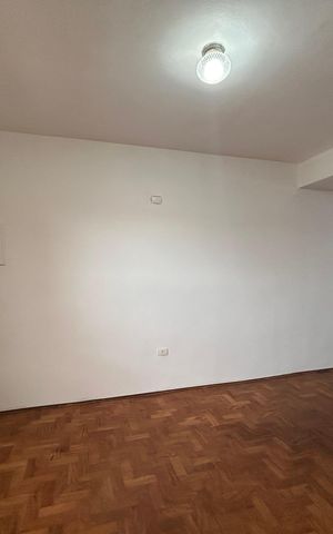 Casa para alugar com 200m², 3 quartos e 2 vagasSala