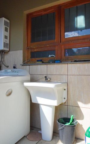 Casa à venda com 120m², 3 quartos e 2 vagasÁrea de Serviço