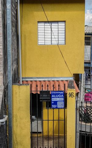 Casa para alugar com 100m², 3 quartos e sem vaga Casa para alugar com 100m², 3 quartos e sem vagaFachada
