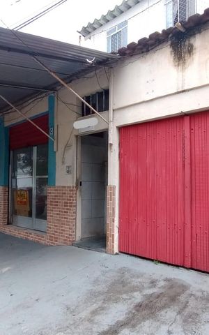 Casa à venda com 400m², 9 quartos e 1 vaga Casa à venda com 400m², 9 quartos e 1 vagaGaragens