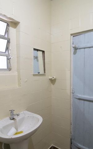 Casa à venda com 204m², 5 quartos e 2 vagas Casa à venda com 204m², 5 quartos e 2 vagasBanheiro