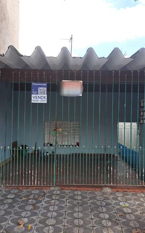 Casa à venda com 204m², 5 quartos e 2 vagas Casa à venda com 204m², 5 quartos e 2 vagasFachada