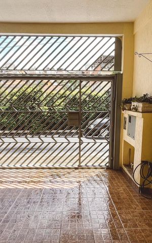 Casa à venda com 250m², 3 quartos e 2 vagas Casa à venda com 250m², 3 quartos e 2 vagasGaragem