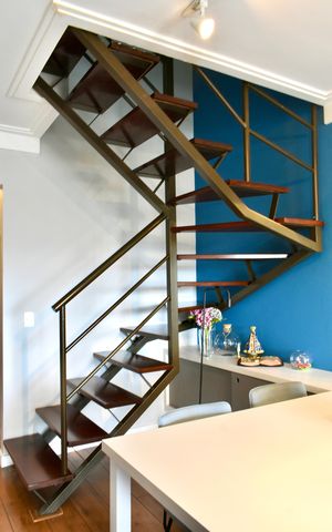 Apartamento à venda com 130m², 2 quartos e 2 vagasEscada