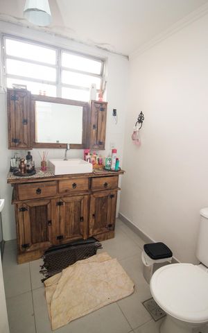 Casa à venda com 300m², 4 quartos e 2 vagas Casa à venda com 300m², 4 quartos e 2 vagasBanheiro 1