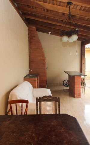 Casa à venda com 300m², 4 quartos e 2 vagas Casa à venda com 300m², 4 quartos e 2 vagasVaranda gourmet