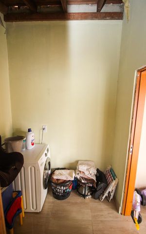 Casa à venda com 300m², 4 quartos e 2 vagas Casa à venda com 300m², 4 quartos e 2 vagasÁrea de Serviço 1