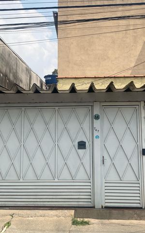 Casa à venda com 130m², 3 quartos e 3 vagas Casa à venda com 130m², 3 quartos e 3 vagasFachada/Placa