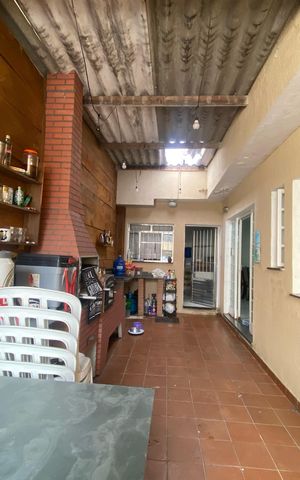 Casa à venda com 130m², 3 quartos e 3 vagas Casa à venda com 130m², 3 quartos e 3 vagasChurrasqueira
