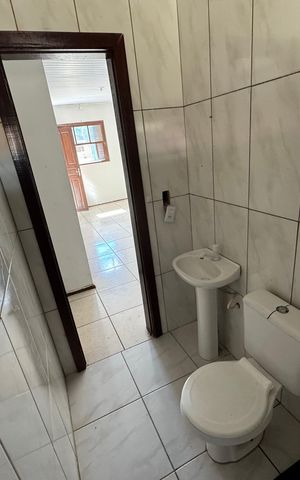 Casa à venda com 40m², 2 quartos e 1 vaga Casa à venda com 40m², 2 quartos e 1 vagaBanheiro