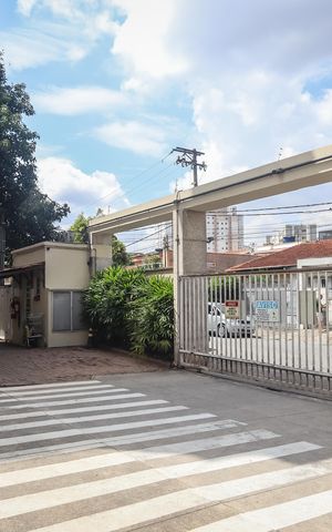 Apartamento à venda com 45m², 2 quartos e 1 vaga Apartamento à venda com 45m², 2 quartos e 1 vagaEntrada de carros