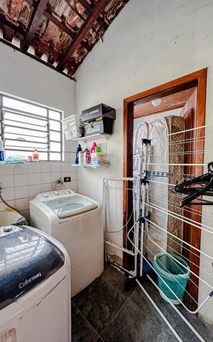 Casa à venda com 210m², 3 quartos e 2 vagasÁrea de Serviço