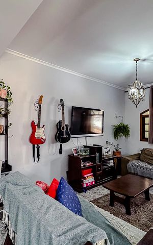 Casa à venda com 210m², 3 quartos e 2 vagasSala