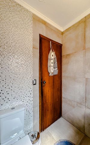 Casa à venda com 210m², 3 quartos e 2 vagasLavabo