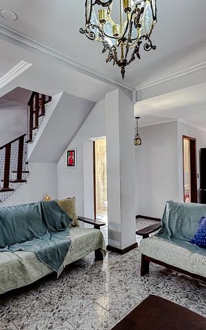 Casa à venda com 210m², 3 quartos e 2 vagasSala
