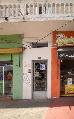 Apartamento à venda com 88m², 3 quartos e sem vaga Apartamento à venda com 88m², 3 quartos e sem vagaFachada com Plaquinha