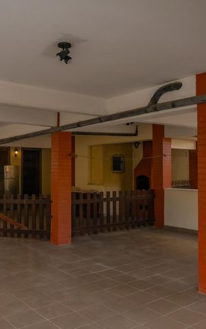 Casa à venda com 450m², 3 quartos e 7 vagas Casa à venda com 450m², 3 quartos e 7 vagasÁrea comum - Salão de festas