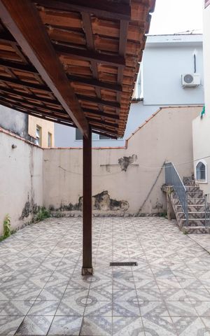 Casa à venda com 350m², 5 quartos e 4 vagas Casa à venda com 350m², 5 quartos e 4 vagasQuintal