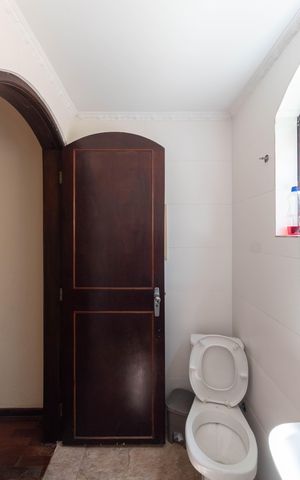 Casa à venda com 350m², 5 quartos e 4 vagas Casa à venda com 350m², 5 quartos e 4 vagasBanheiro 3