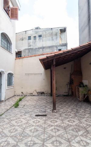 Casa à venda com 350m², 5 quartos e 4 vagas Casa à venda com 350m², 5 quartos e 4 vagasQuintal